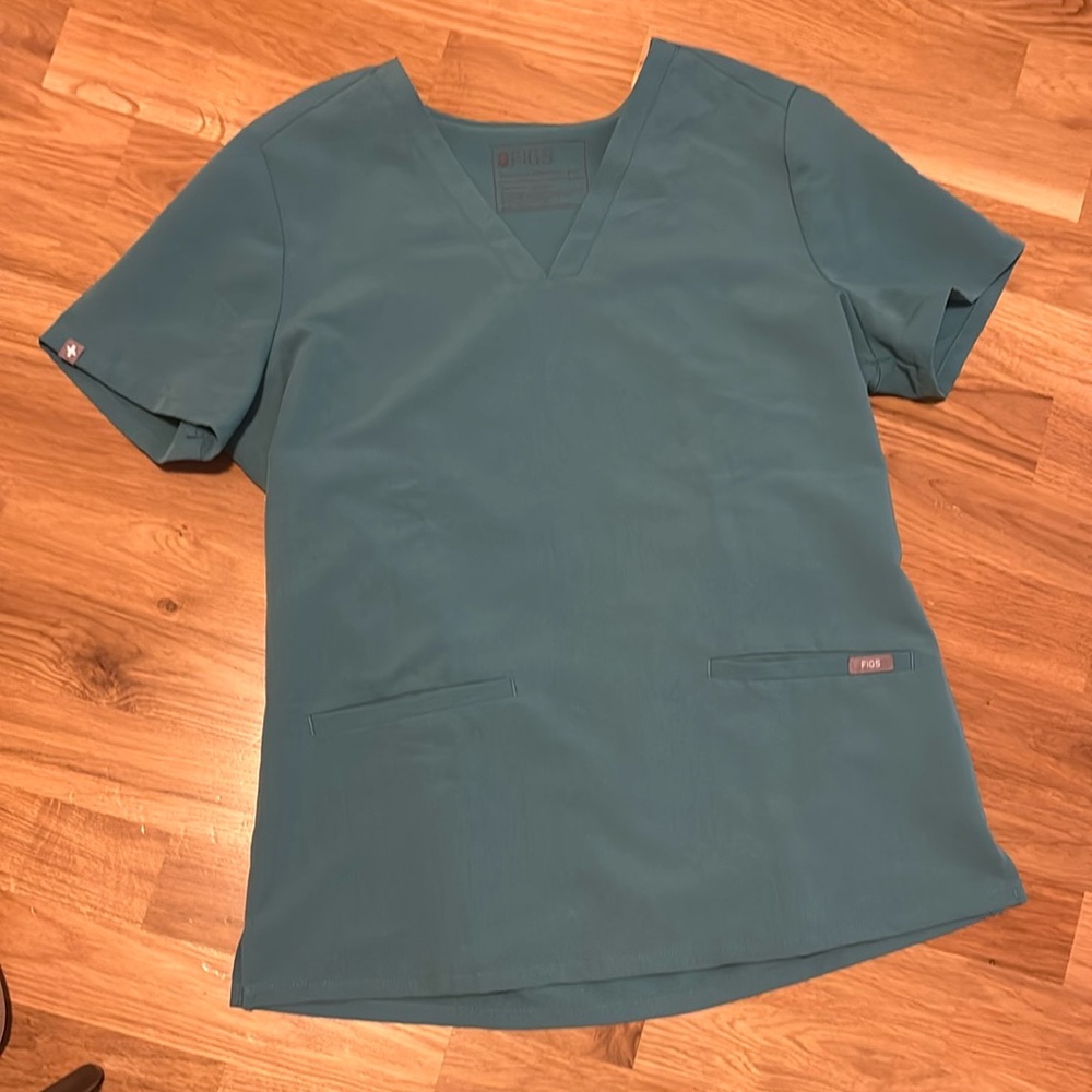 FIGS Cactus Casma - Three-Pocket Scrub Top - Picture 5 of 5